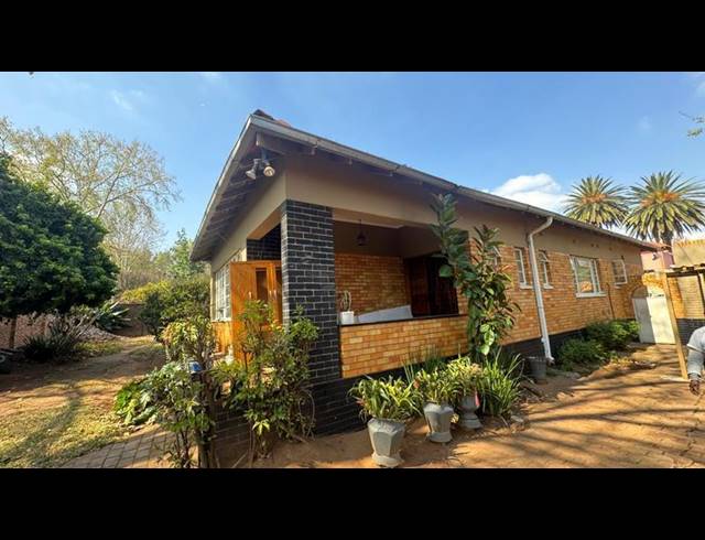 6 BEDROOM HOUSE FOR SALE IN HIGHLANDS NORTH